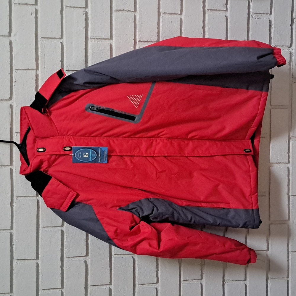 Bleu Grandeur Red/Gray Hooded Heavy Lined Winter Coat. Size XL NWT